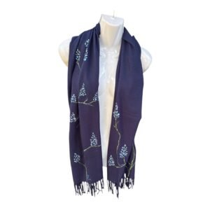 Bufanda azul marino pintada a mano