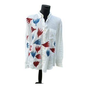 Camisa de lino blanca con dibujo azul y rojo pintada a mano