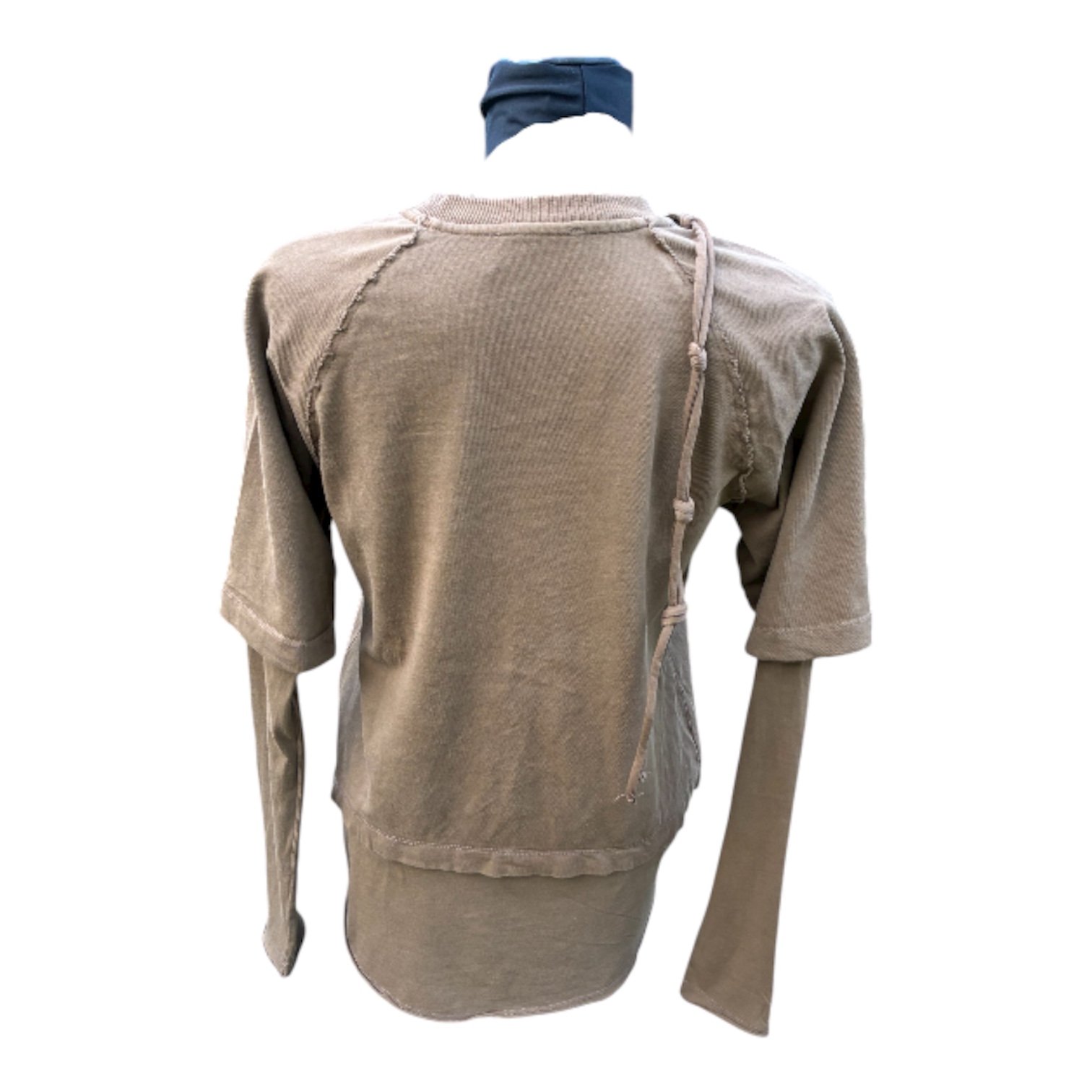 Camiseta marrón pintada a mano - Imagen 2