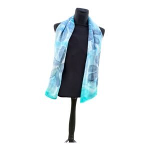 Fular con flores de seda natural pintado a mano