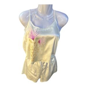 Pijama de satén blanco con ramaje