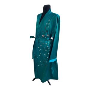 Pijama satén azul petroleo con ramaje pintado a mano