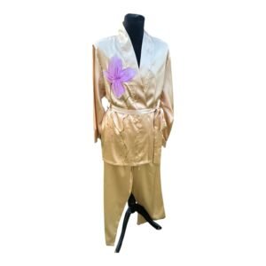 Pijama de satén beis pintado a mano