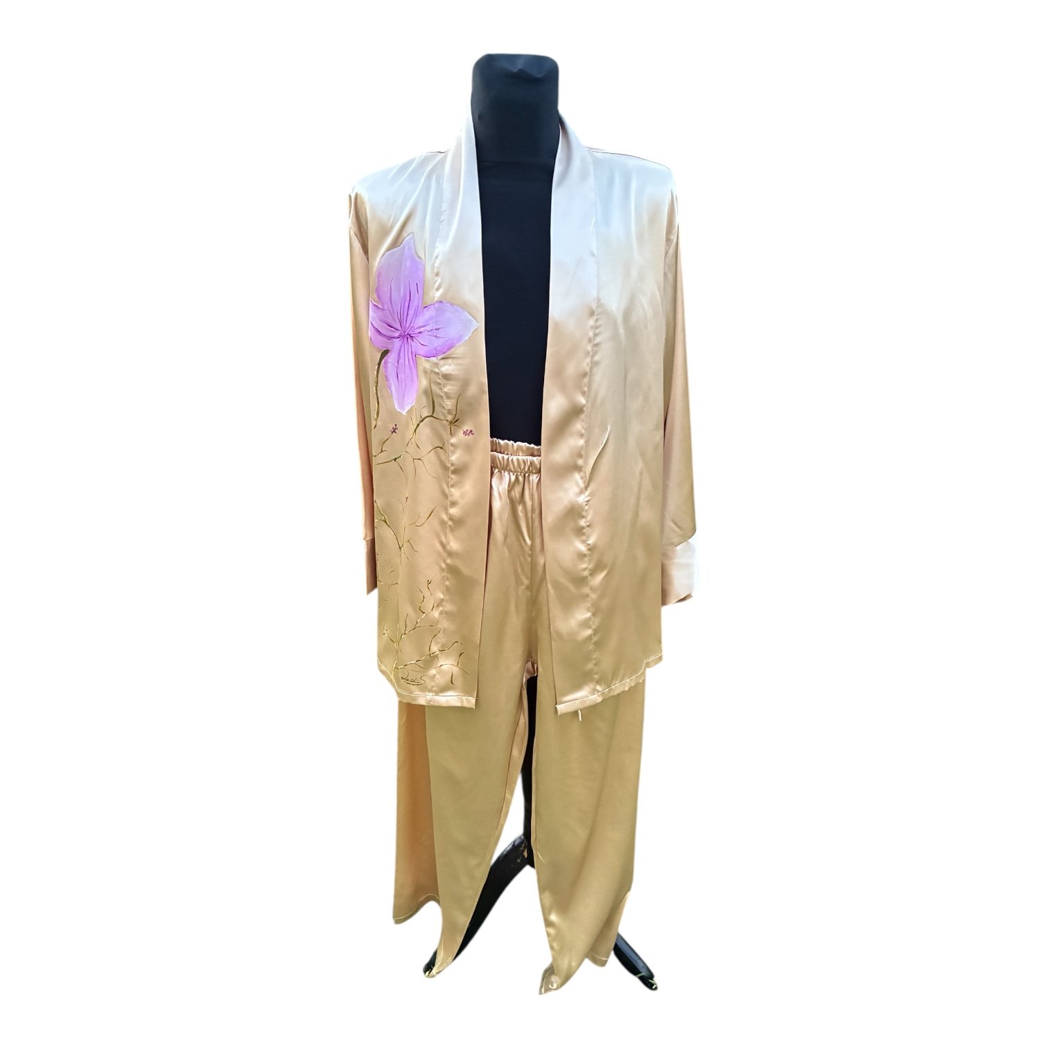 Pijama de satén beis pintado a mano - Imagen 3