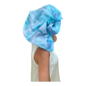 Tocado de raso azul pintado a mano