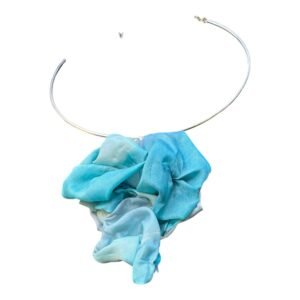 Gargantilla pintada a mano en tonos azules