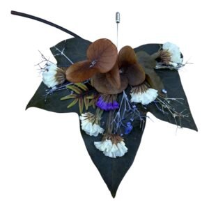 Broche de flor preservada blanca